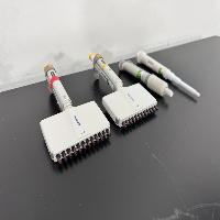 Lot of Eppendorf Research Plus and Oxford Benchmate Pipettes image 0